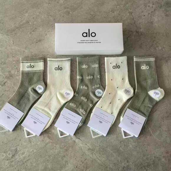 A21- ALO Yoga Women's Sage Green & Cream Half-Crew Socks 5-Pair Box Set - NWT